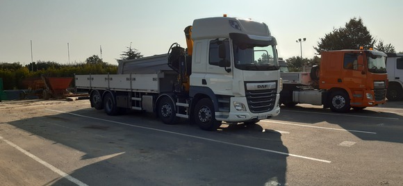 Camion grue auxiliaire
